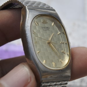 Vintage Seiko Galaxy V701 5J70 Textured Dial Lady Quartz Wristwatch Japan Oval Shape 21mm