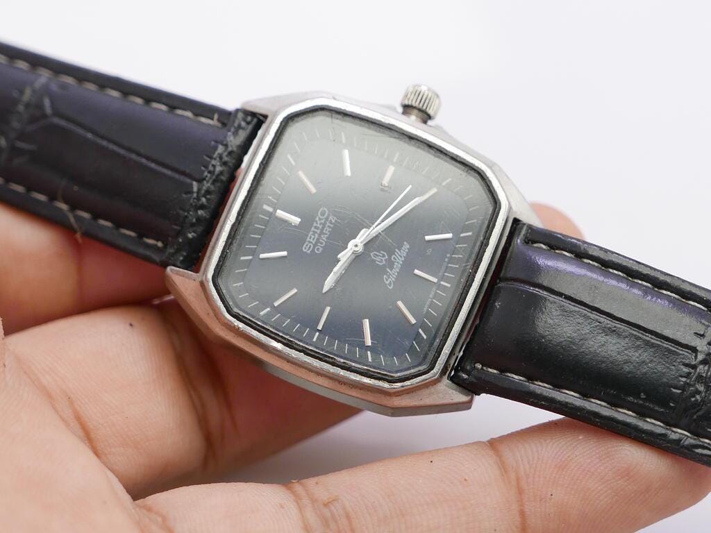 Vintage Seiko Silverwave 8221 500A Black Dial Men Quartz Watch