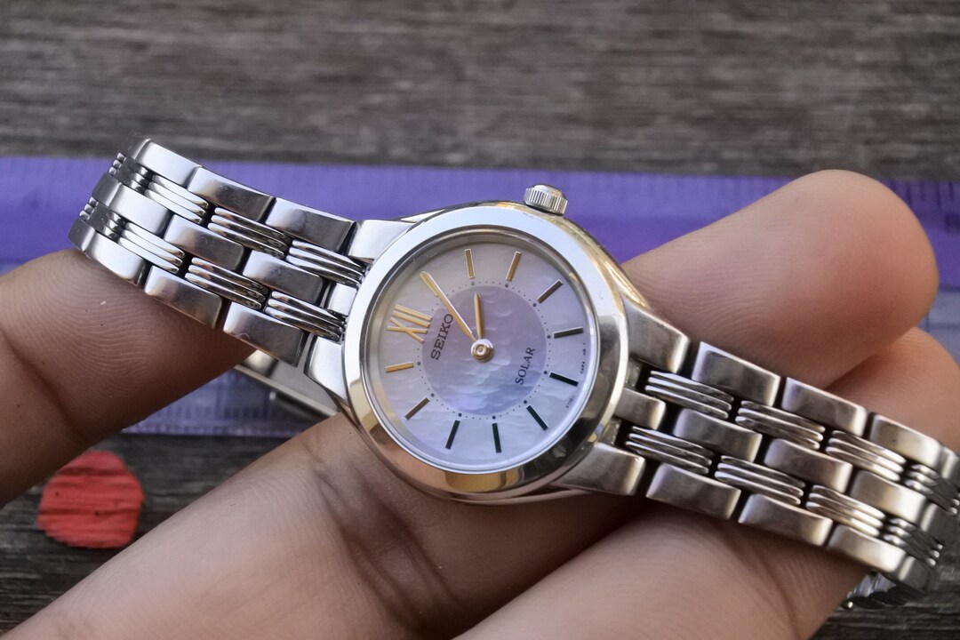 Vintage Seiko Solar V110 0AH0 White Dial Lady Quartz Watch
