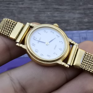 Vintage Seiko Spirit 1F21 5E50 White Dial Lady Quartz Watch Japan Oval Shape 23mm