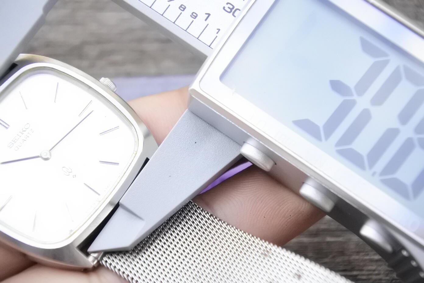 Vintage Seiko 4130 5320 Textured Dial Men Quartz Watch Japan JDM