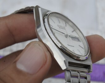 Vintage Seiko Chronos 8123 7130 White Dial Men Quartz Wrist