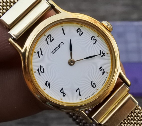 Montre Seiko V700-6091 Vintage Quartz Des Années 80 - Cadran Blanc, Pourtour Doré, Occasion