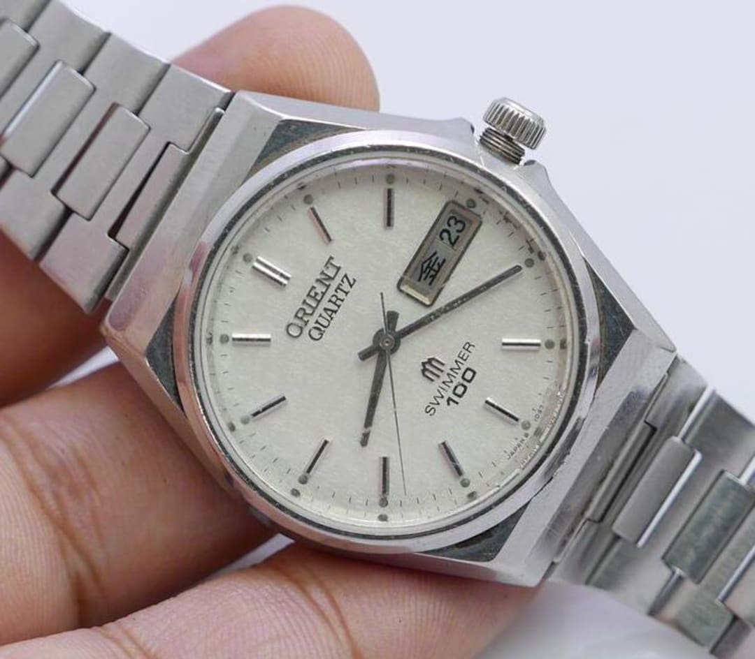 Vintage ORIENT Swimmer Textured Dial Men Quartz Watch Japan Round