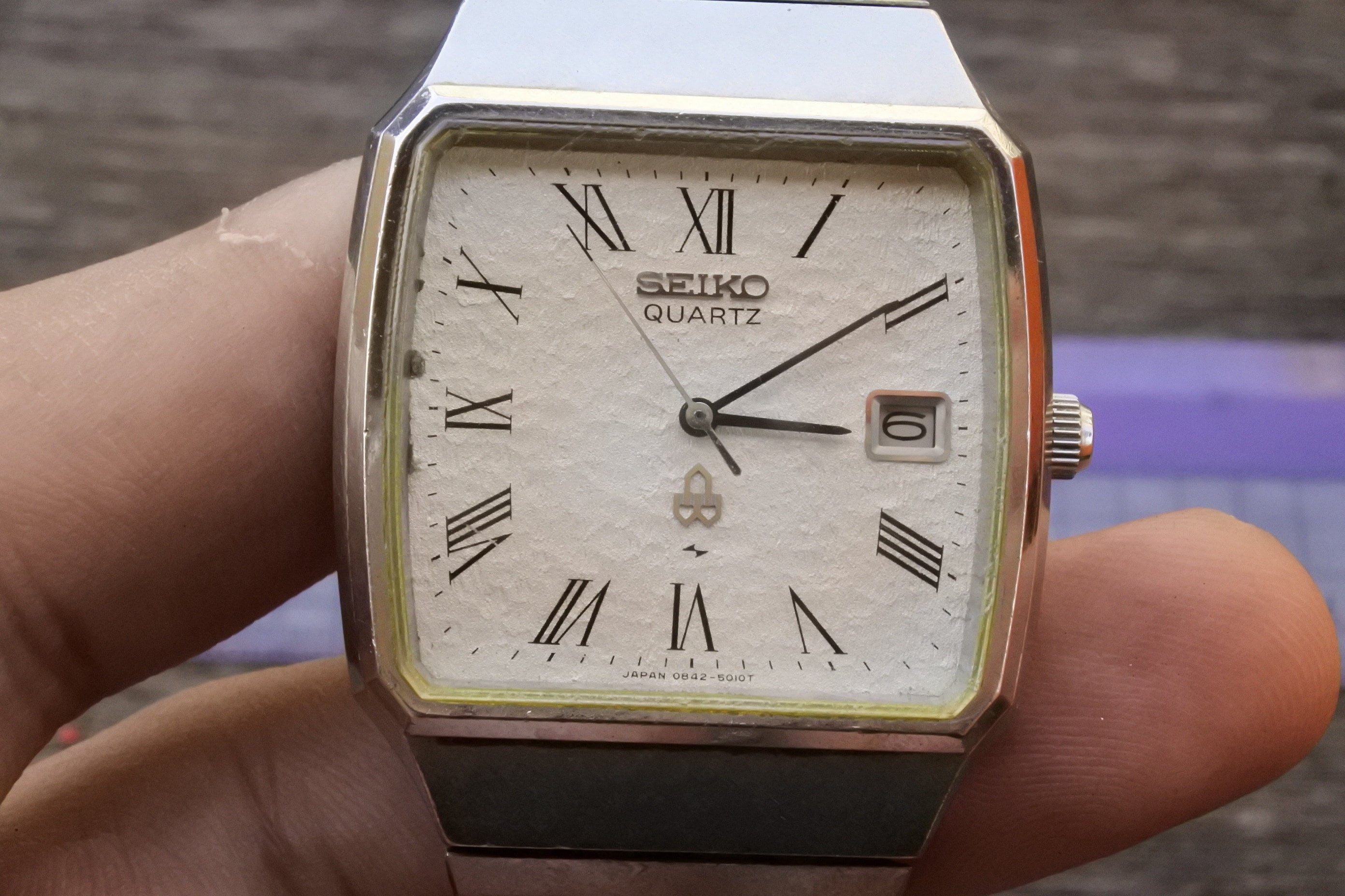 Vintage Seiko 0842 5010 Textured Dial Men Quartz Watch Japan