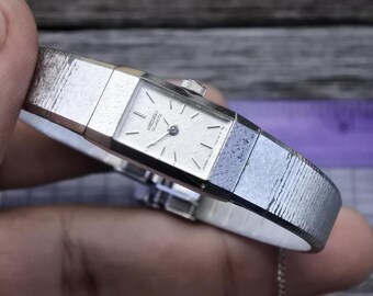 Vintage Seiko Gold Plate 1320 5040 Textured Dial Lady Quartz Watch