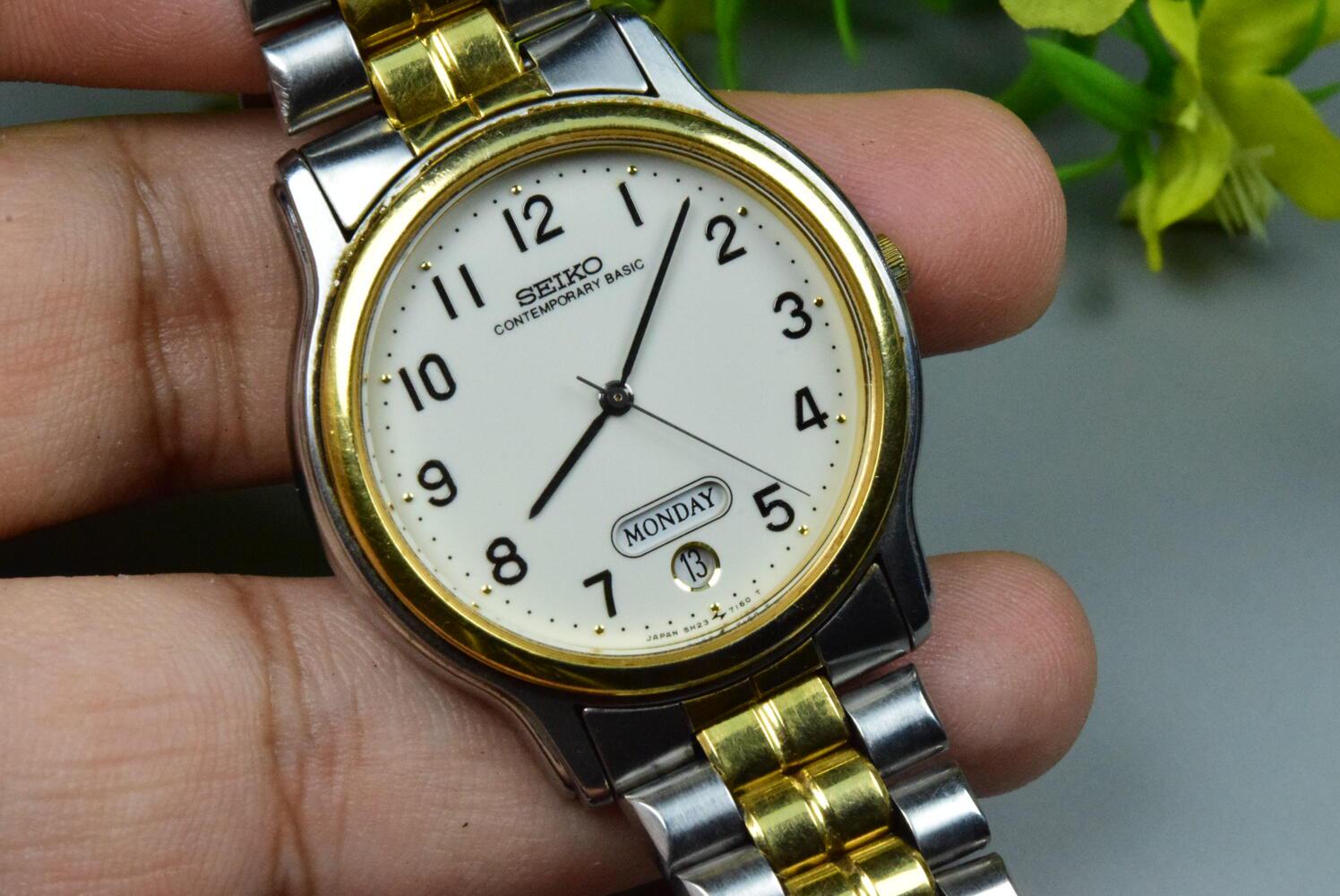 Vintage Seiko Contemporary Basic 5H23 7080 White Dial Men Quartz