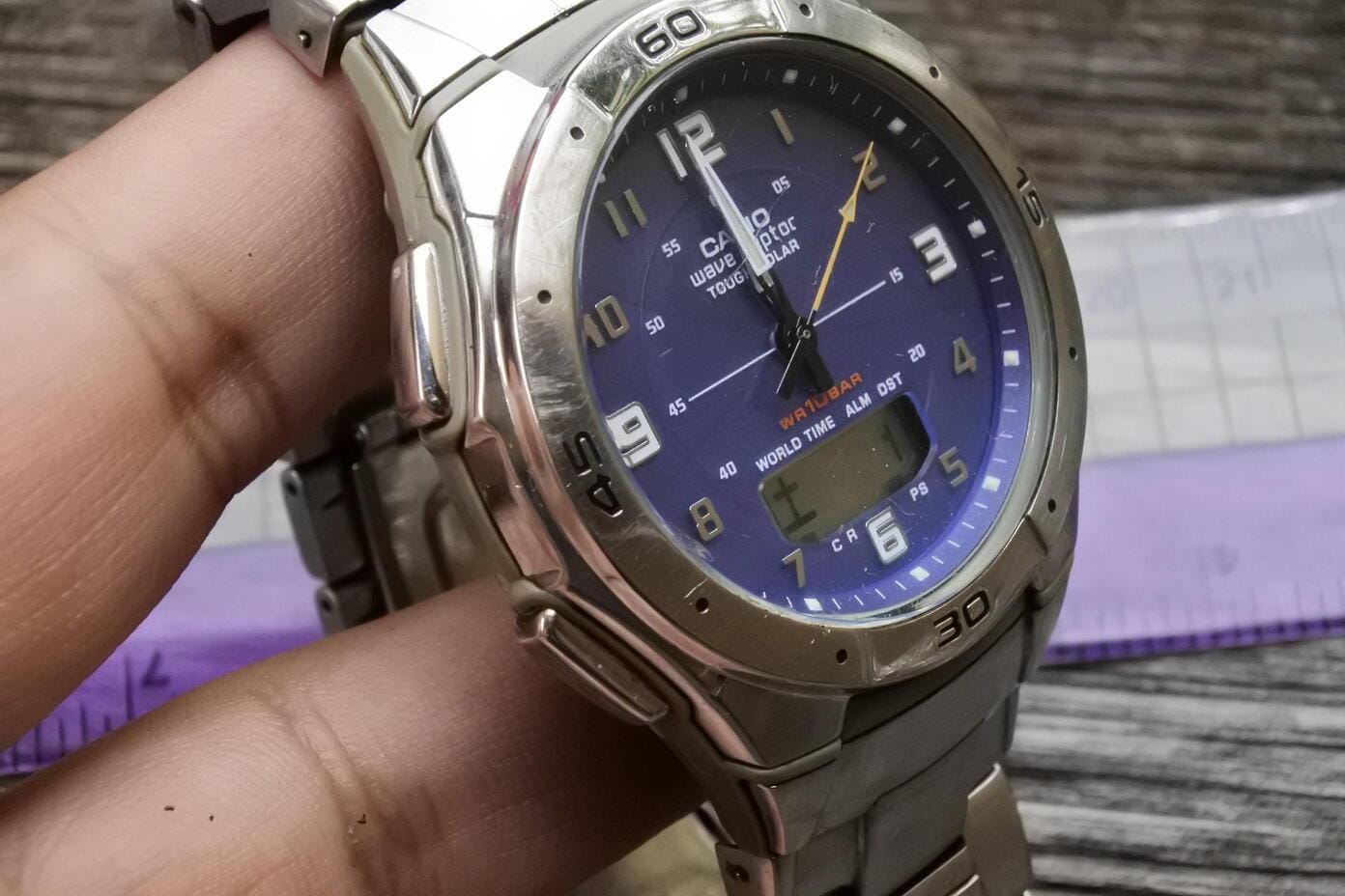 カシオ　CASIO Vintage Casio 5052 WVA470 LCD DIGITAL Men Wave Ceptor Watch Japan