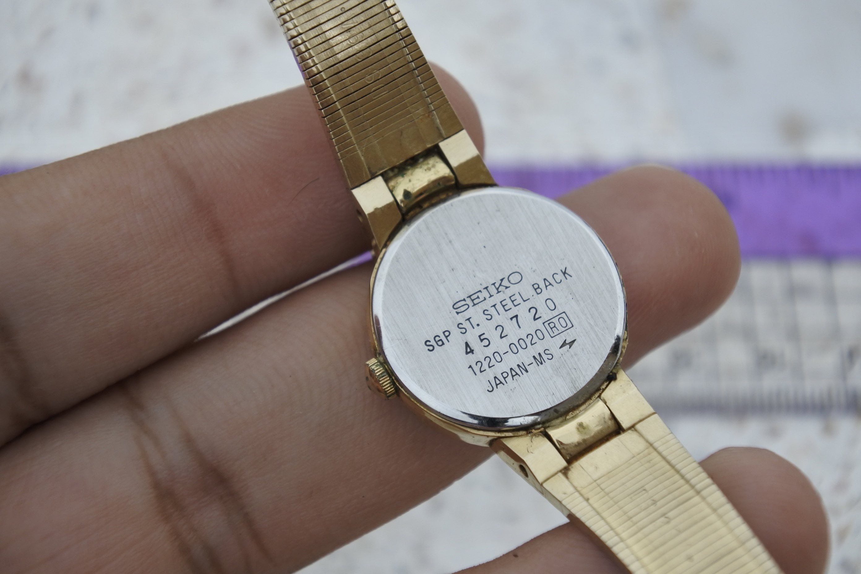 Vintage Seiko Gold Plated 1220 0020 White Dial Lady Quartz Wrist