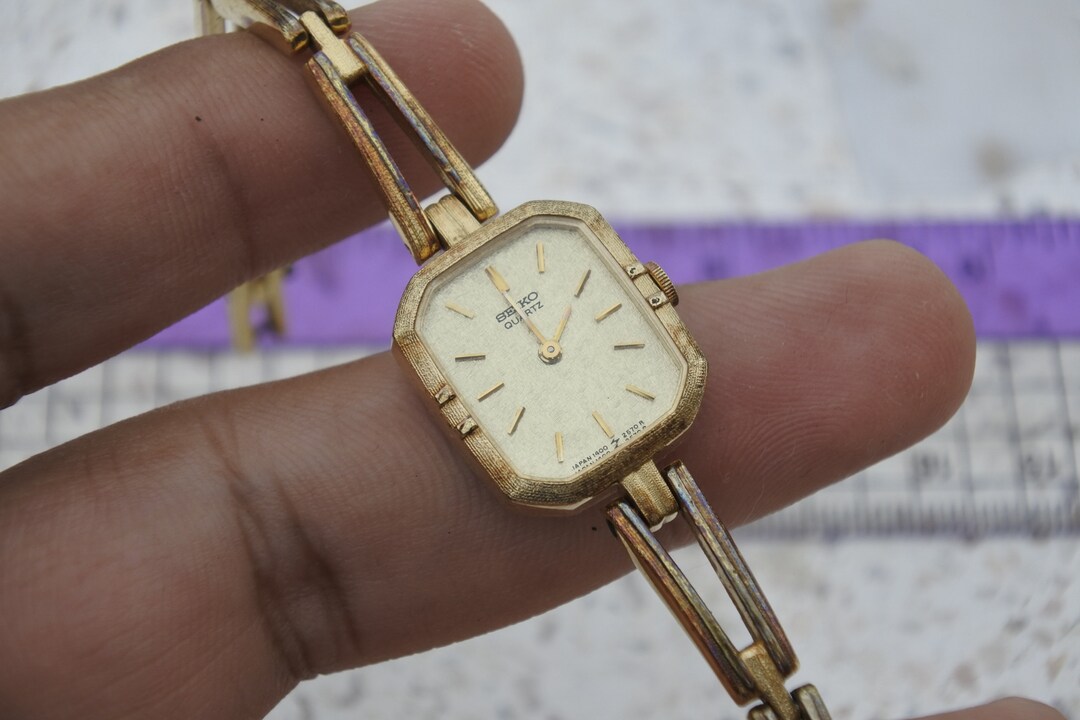 Vintage Seiko Gold Plated 1400 6440 Yellow Dial Lady Quartz Wrist
