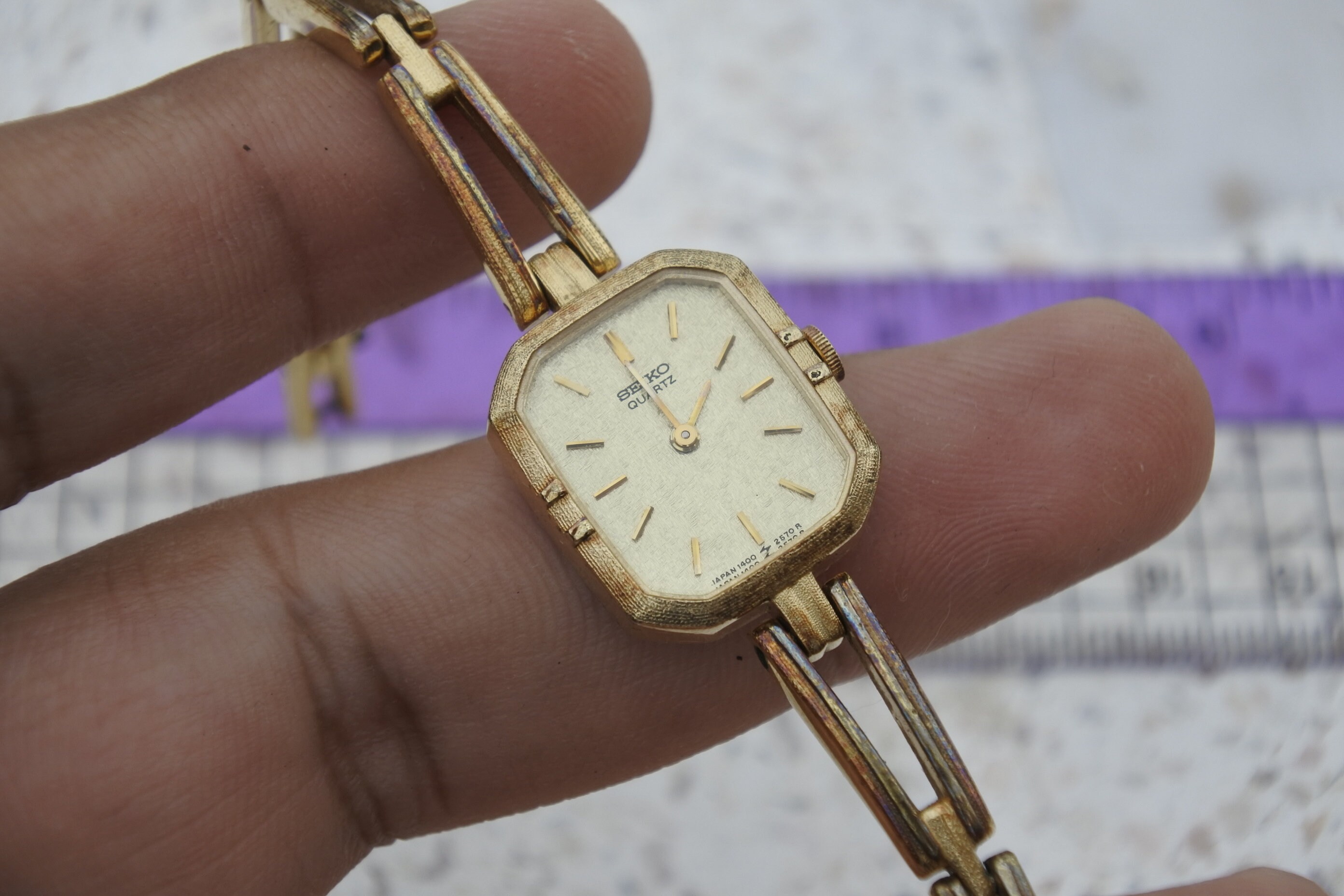 Vintage Seiko Gold Plated 1400 6440 Yellow Dial Lady Quartz Wrist