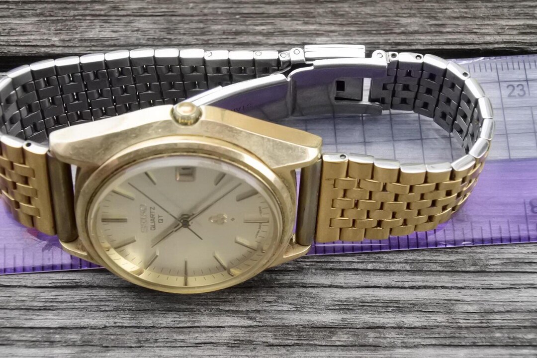 Vintage Seiko QT 3802 7031 Yellow Dial Men Quartz Watch Japan