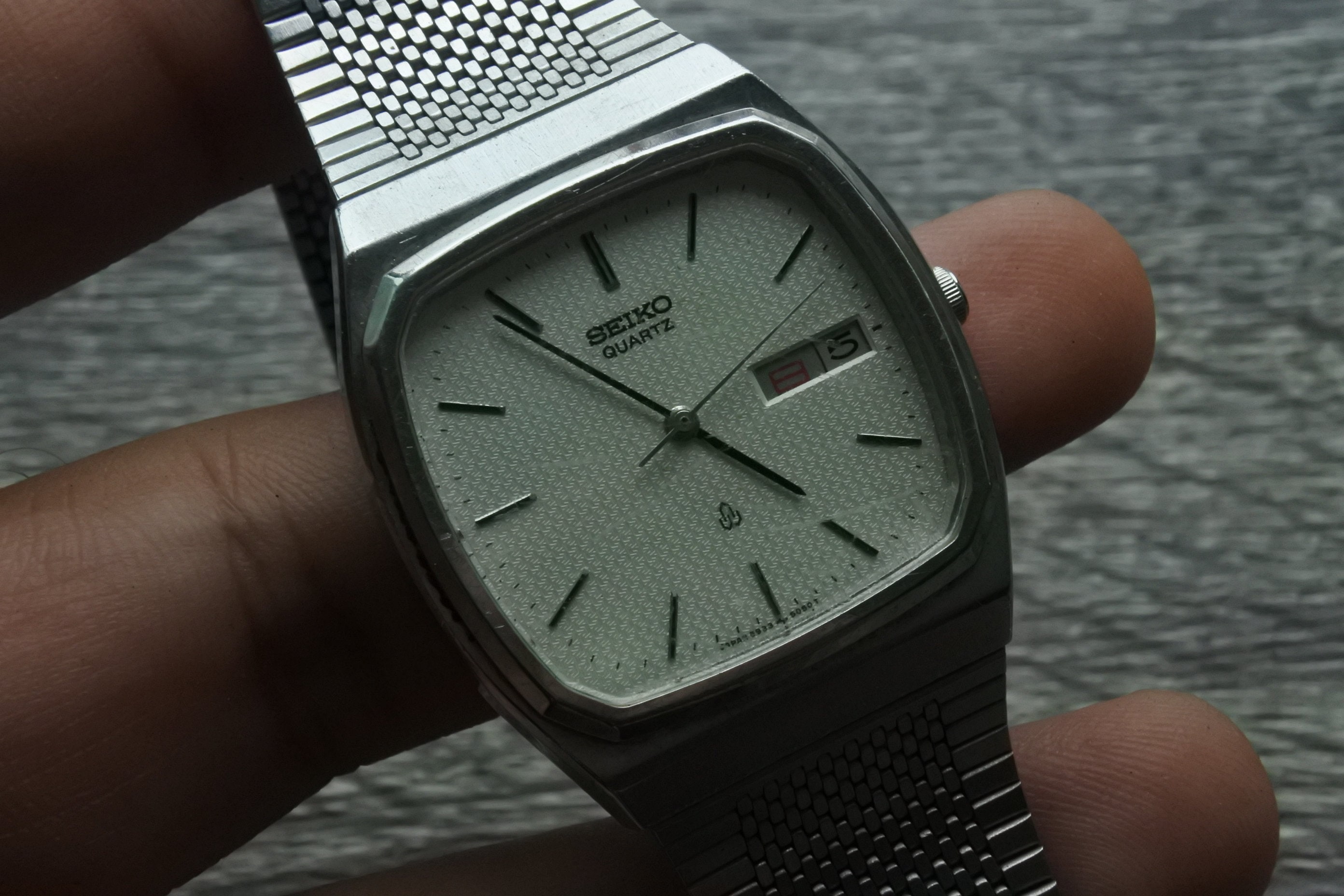 Vintage Watch Japan JDM Seiko Quartz Men Cushion Shape TEXTURED 