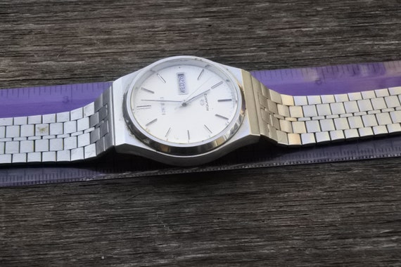 Vintage Ricoh Riquartz KANJI DATE White Dial Men Quartz Watch