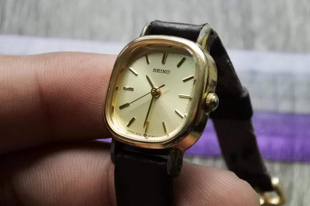 Vintage Seiko Gold Plated 2P21 5B40 Yellow Dial Lady Quartz Watch