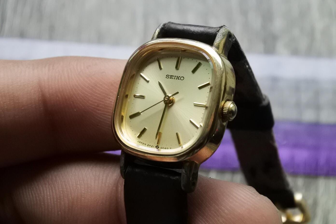 Vintage Seiko Gold Plated 2P21 5B40 Yellow Dial Lady Quartz Watch