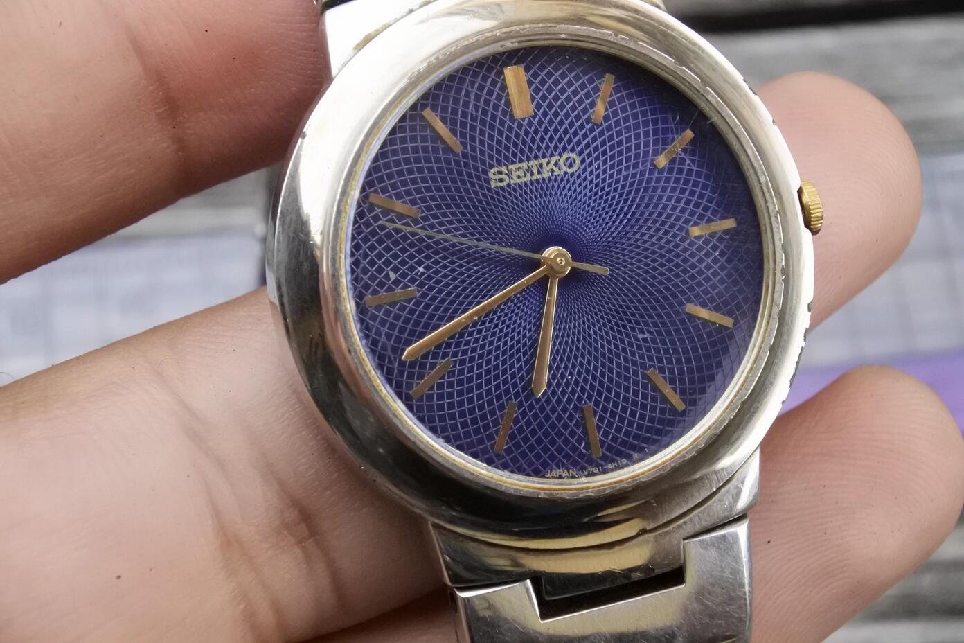 Vintage Seiko V701 2L10 Integrated Bracelet Lady Quartz Watch