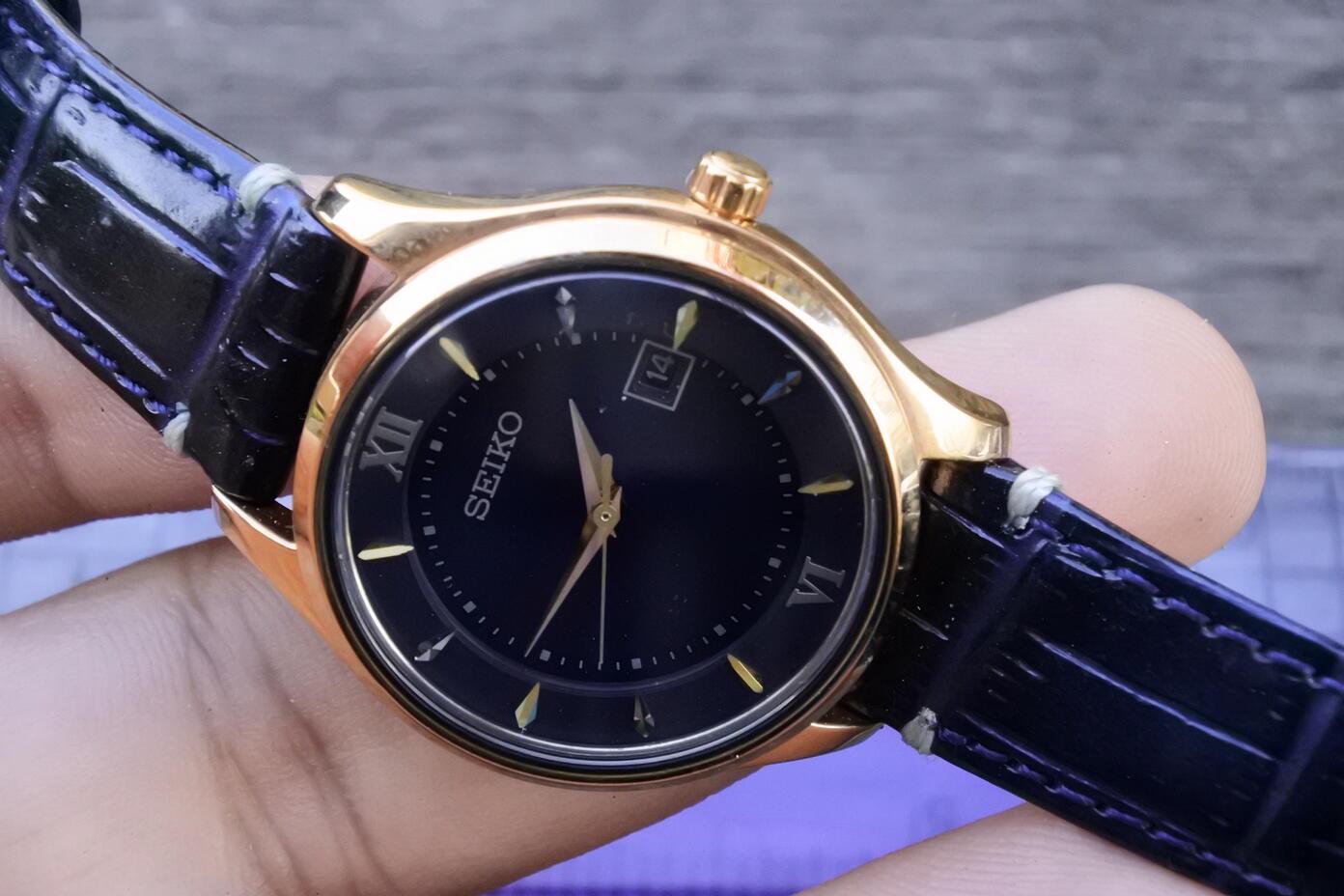 Vintage Seiko V137 0DH0 Blue Dial Lady Quartz Watch Japan