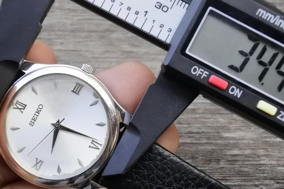 Vintage Seiko 7N01 0DE0 White Dial Men Quartz Watch Japan Round Vintage Seiko 7N01 0DE0 White Dial Men Quartz Watch Japan Round