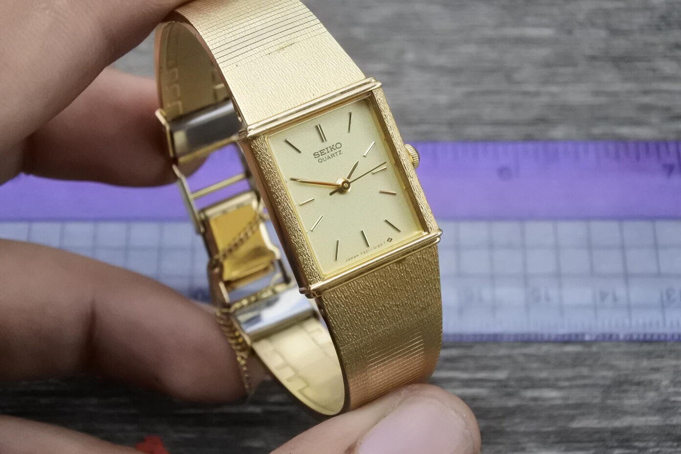 Vintage Seiko Gold Plated 2321 5060 Textured Dial Lady Quartz