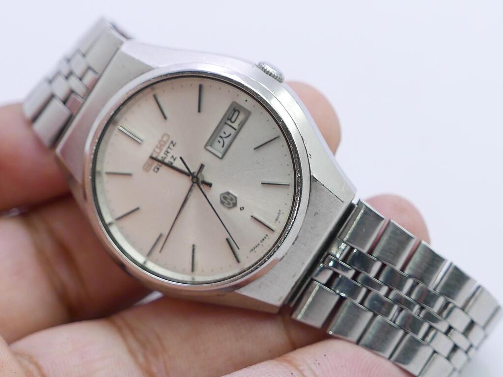 Vintage Seiko QZ 0923 8010 Silver Dial Men Quartz Watch Japan