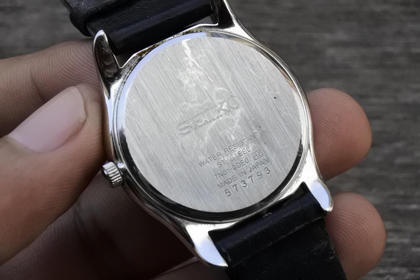 Vintage Seiko 7N01 0DE0 White Dial Men Quartz Watch Japan