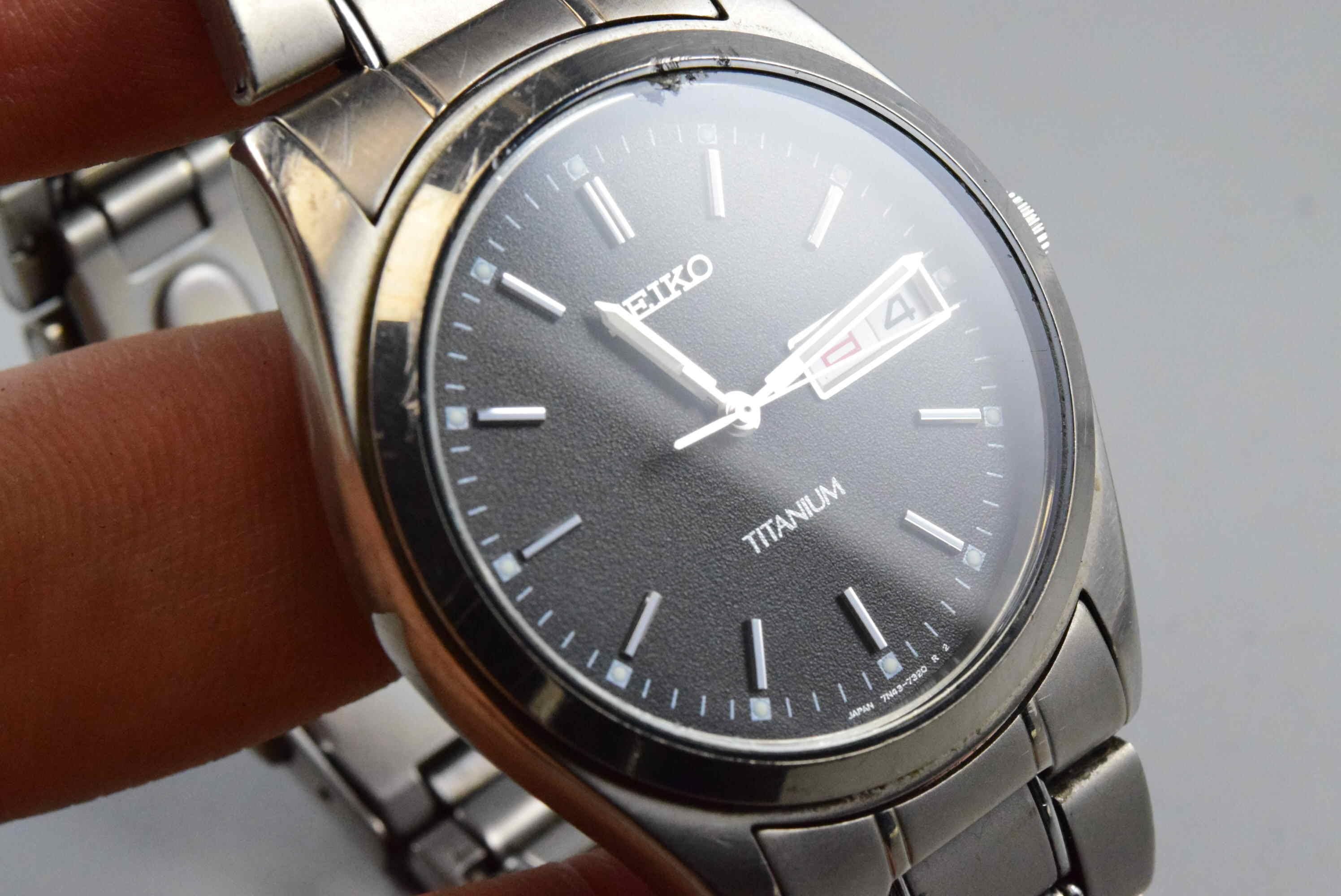 Vintage Seiko 7N43 9090 Black Dial Men Quartz Watch Japan JDM