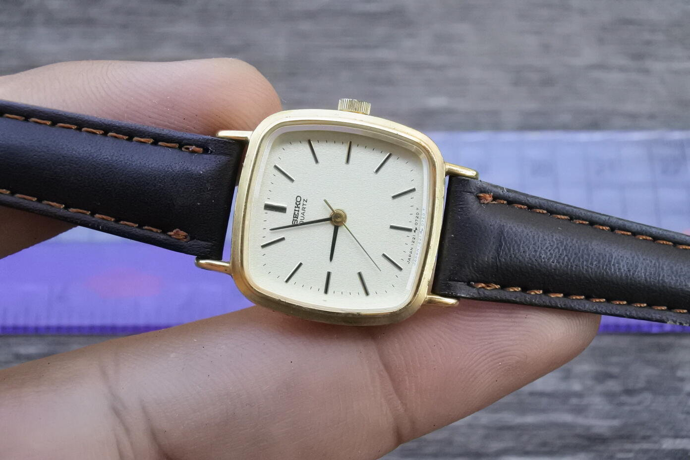 Vintage Seiko Year 1987 1221 5490 Yellow Dial Lady Quartz Watch