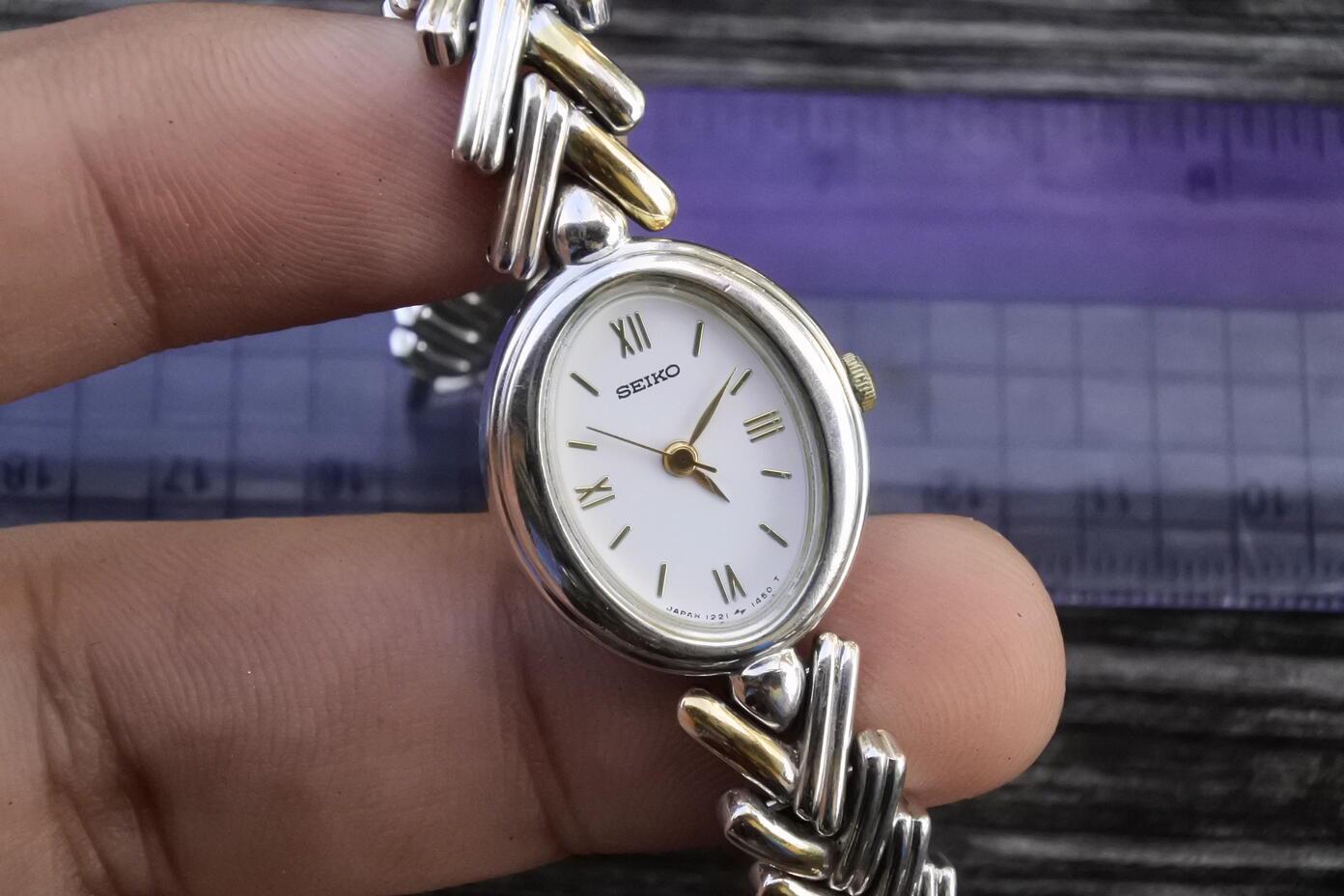 SEIKO 手巻き チェーン シルバー レディース腕時計 1221 Vintage Seiko 1221 5930 Roman Numeral Dial Lady Quartz Watch Japan