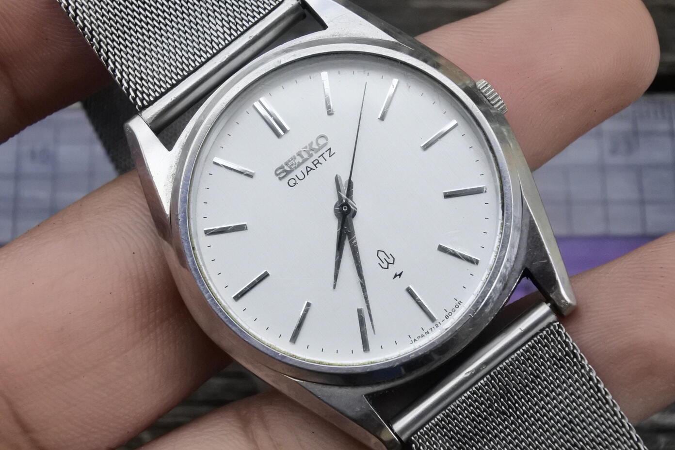 Vintage Seiko 7121 8000 White Dial Men Quartz Watch Japan Round