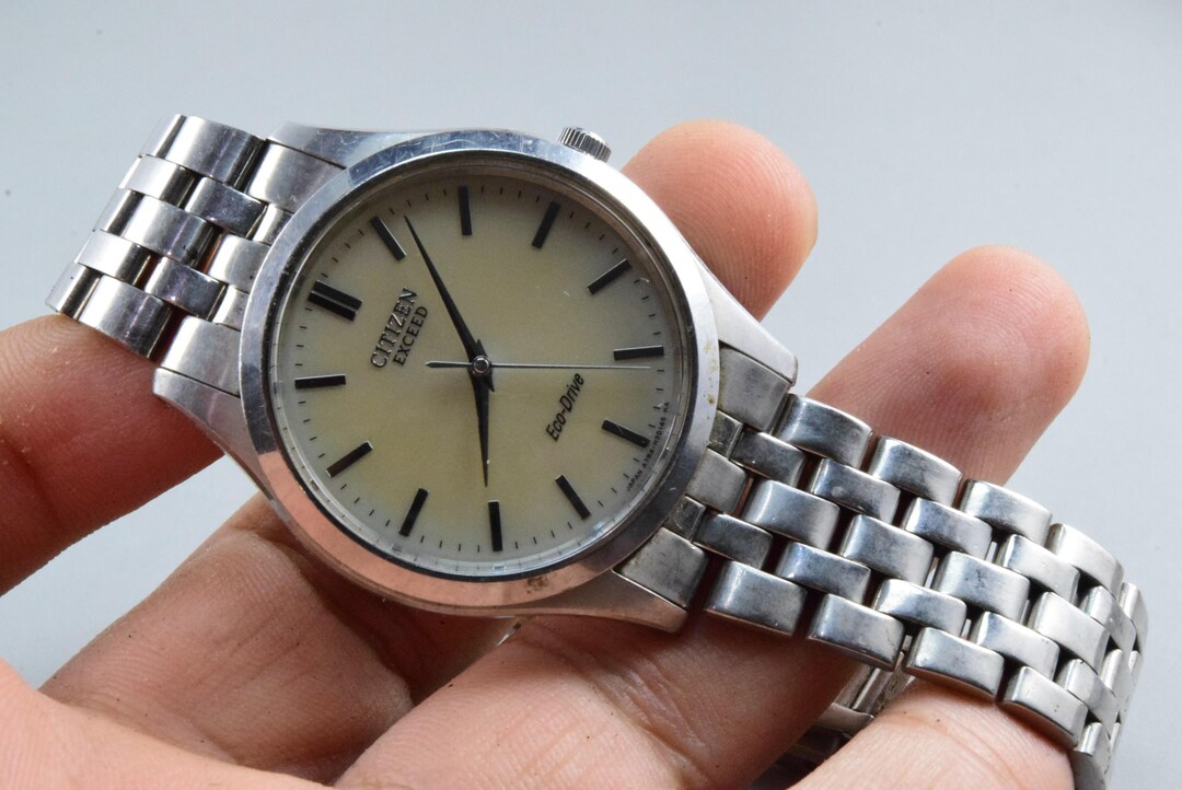 Vintage Citizen Exceed Eco Drive White Dial Men Quartz Watch Japan