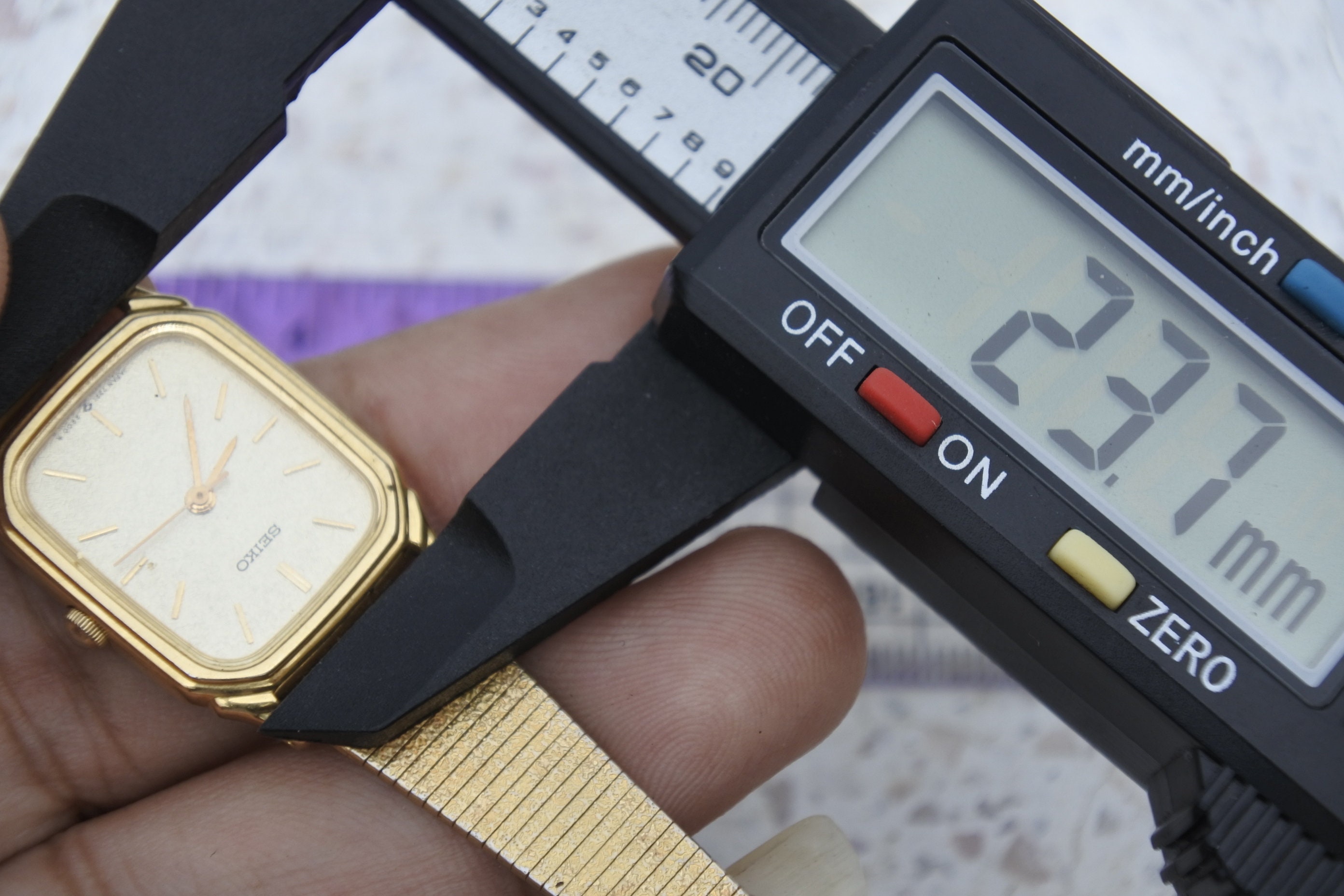 Vintage Seiko Gold Plated 7321 6270 Yellow Dial Lady Quartz Wrist