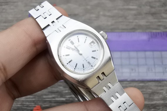 Vintage Seiko 2205 0390 Silver Lady Automatic Japan Round Shape