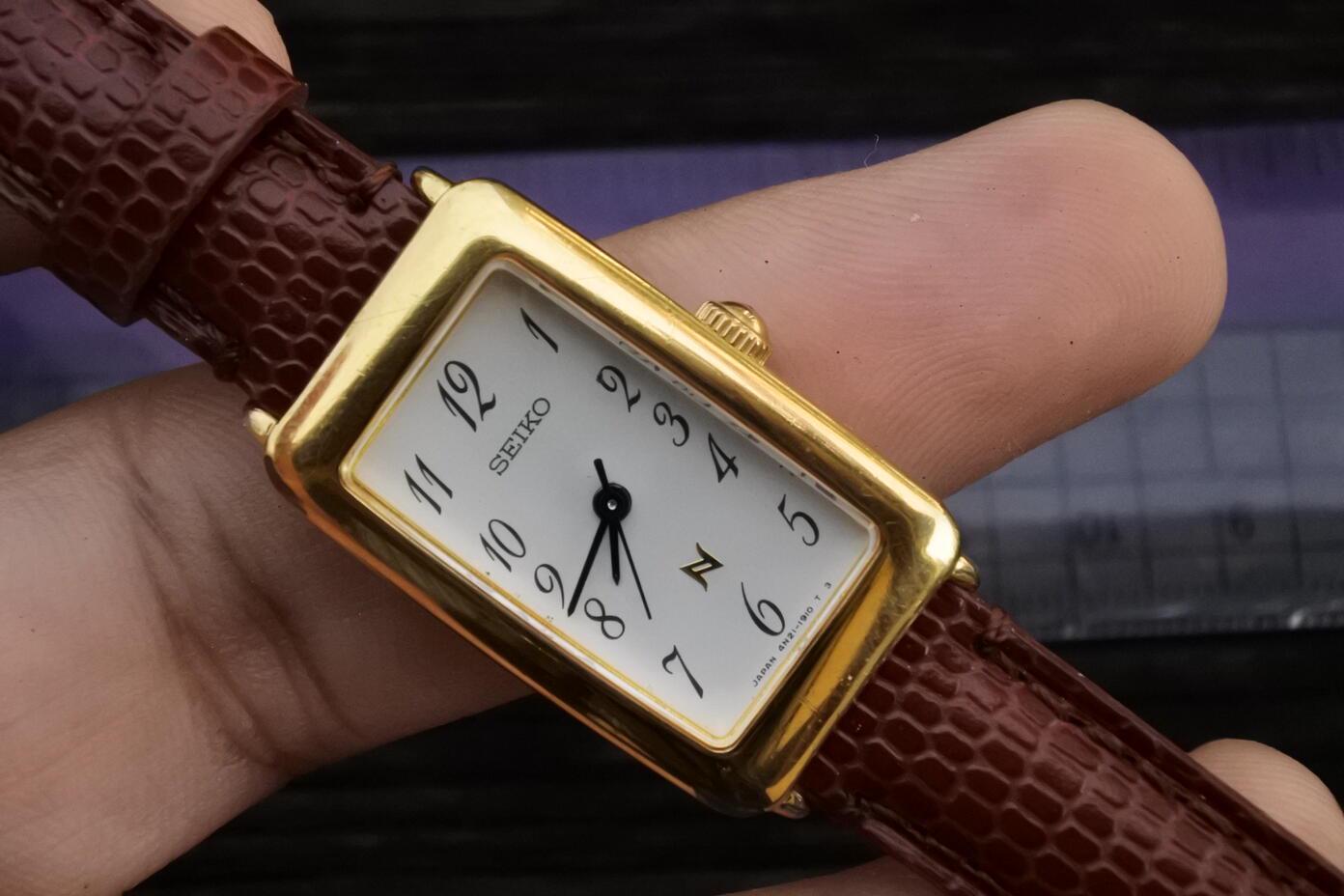Vintage Seiko N 4N21 5250 White Dial Lady Quartz Watch Japan