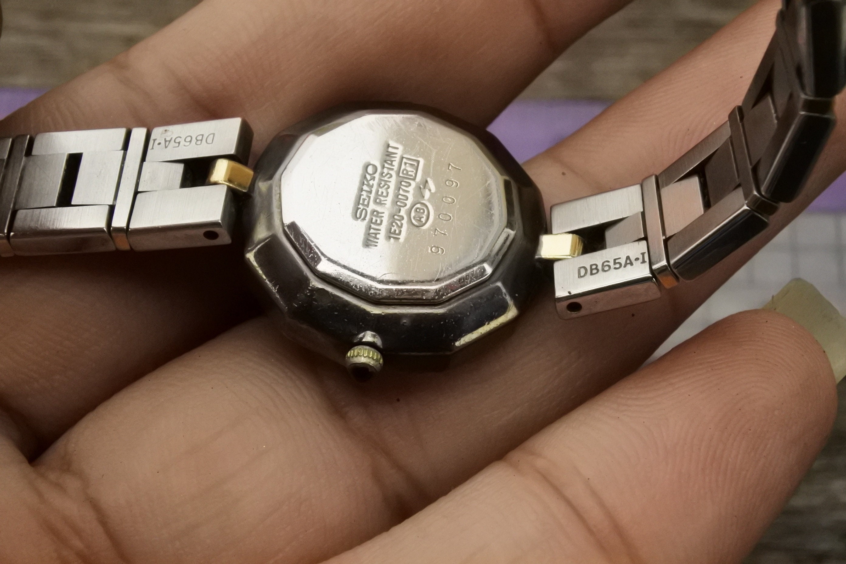 Vintage Seiko 1E20 0D70 White Dial Lady Quartz Watch Japan