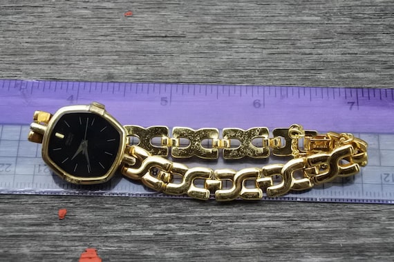 Vintage Seiko Gold Plated 1421 5120 Black Dial Lady Quartz  display picture 2
