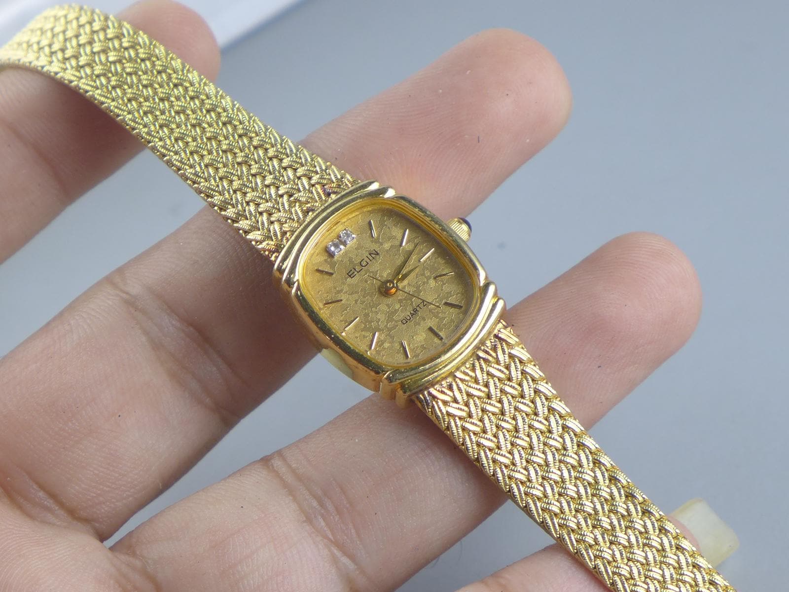 Vintage Elgin Integrated Bracelet Textured Dial Lady Quartz Watch