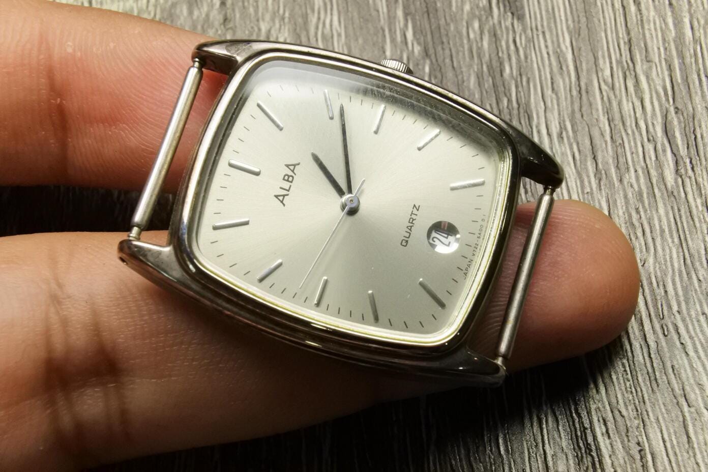 Vintage Alba V722 5A00 Silver Dial Men Quartz Watch Japan JDM