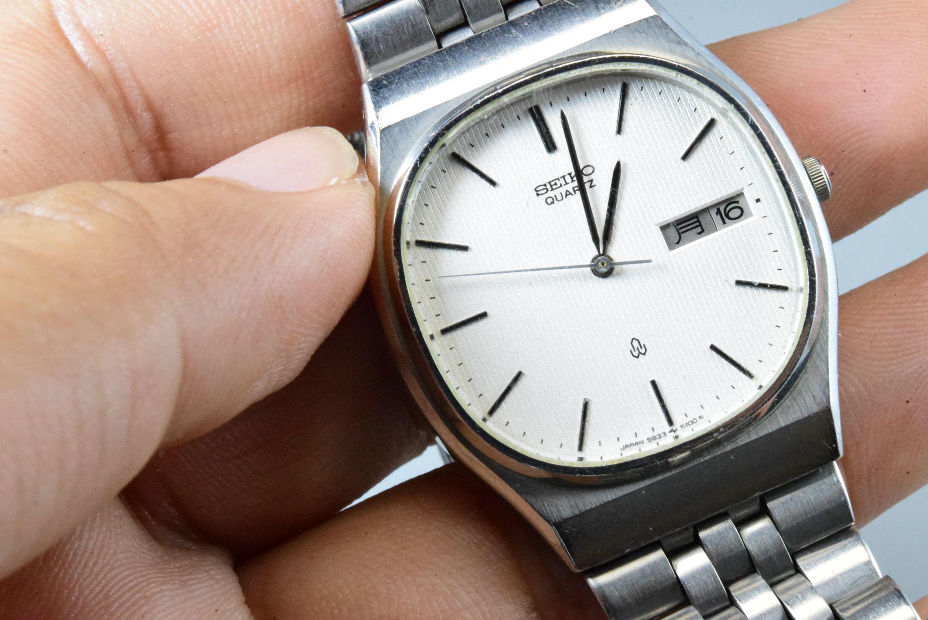 オーバーロード Vintage Seiko 5933 5090 White Dial Men Quartz Sport Watch Japan