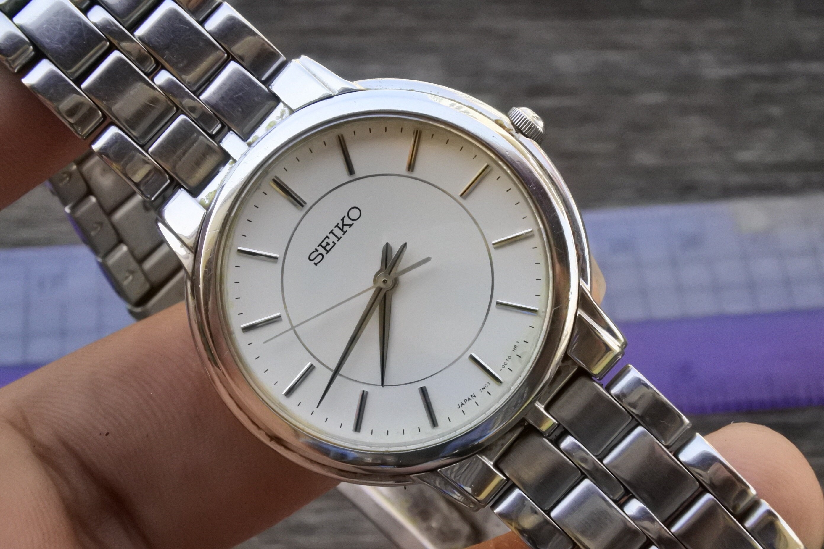 Vintage Seiko 7N01 0BC0 White Dial Unisex Quartz Watch Japan