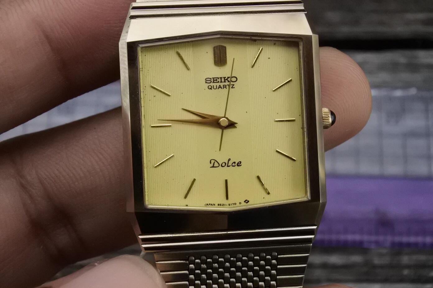 Vintage Seiko Dolce 5E61-0A80 Gold White Quartz Round Watch