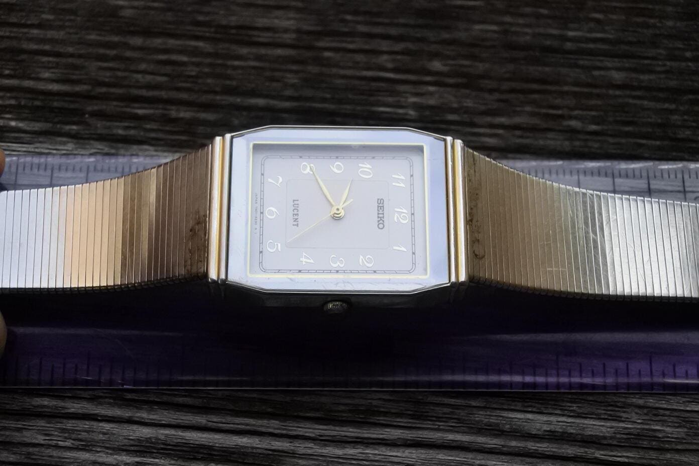 Vintage Seiko Lucent 7N01 5070 White Dial Men Quartz Watch Japan