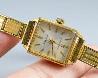 Vintage Seiko Dolce Gold Plated 8N41 6060 Textured Dial Men Quartz