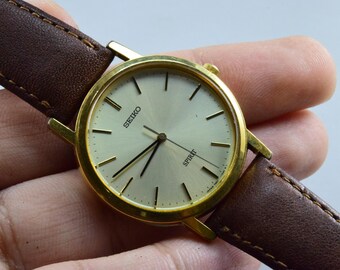 Vintage Seiko Spirit 7N01 5210 White Dial Men Quartz Watch Japan