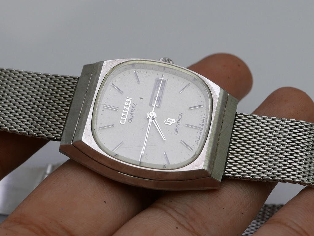 Vintage Citizen Crystron KANJI DATE White Dial Men Quartz Watch