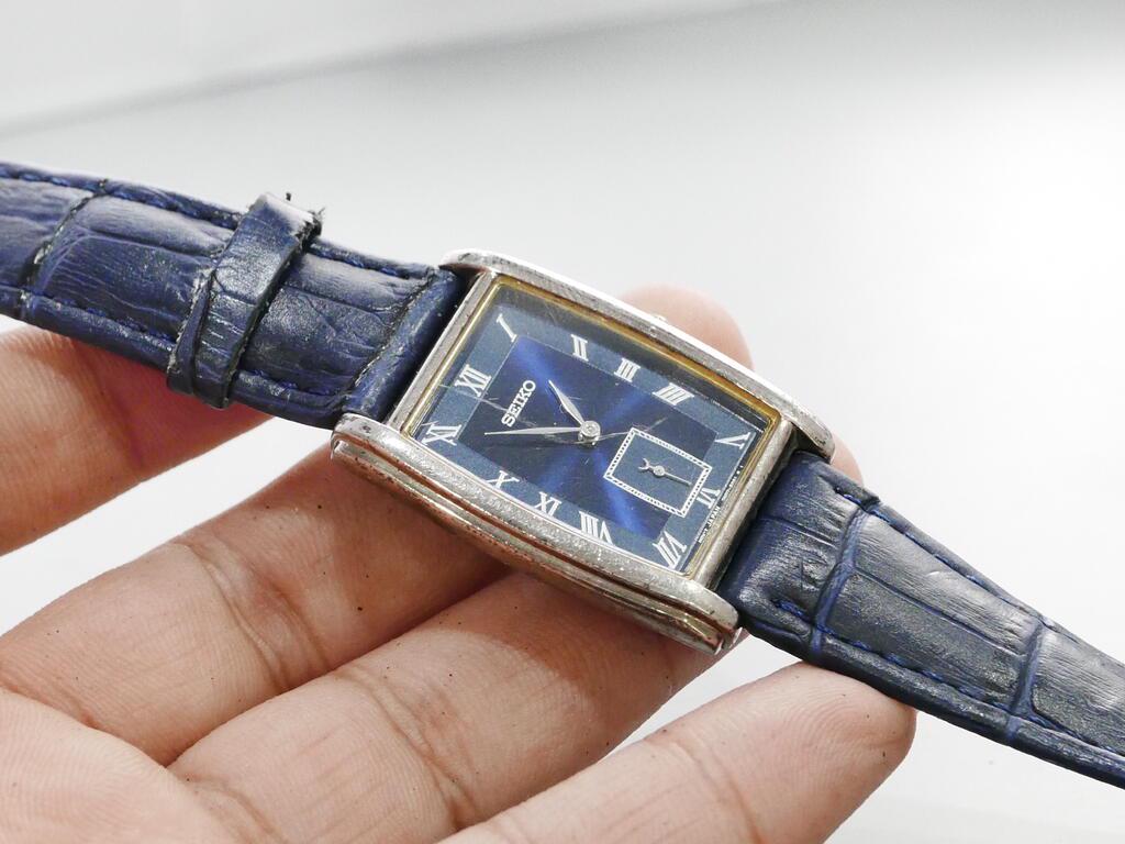 Vintage Seiko 7N07 5010 Blue Dial Men Quartz Watch Japan JDM