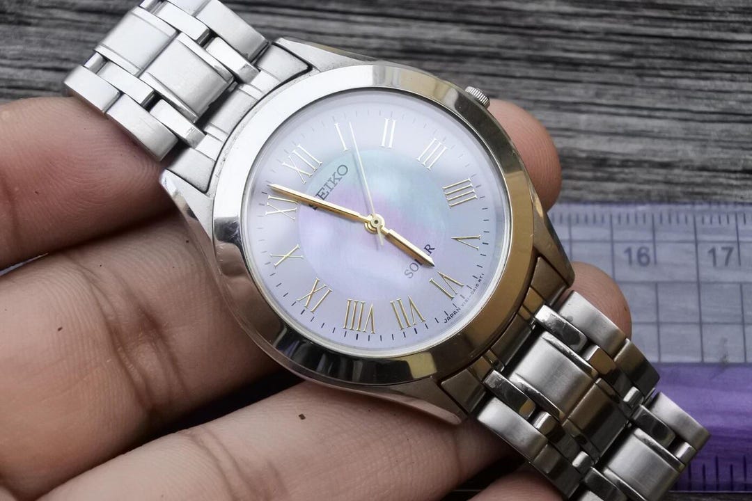 Vintage Seiko Solar V181 0A10 Pearl Dial Men Quartz Watch Japan