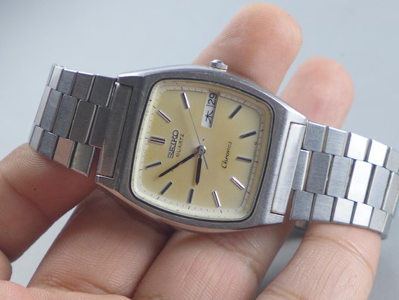 Vintage Seiko Chronos 8123 5240 White Dial Men Quartz Watch Japan