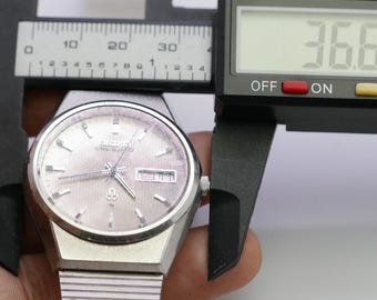 Vintage Seiko King Quartz 5856 8020 Textured Dial Men Quartz Watch
