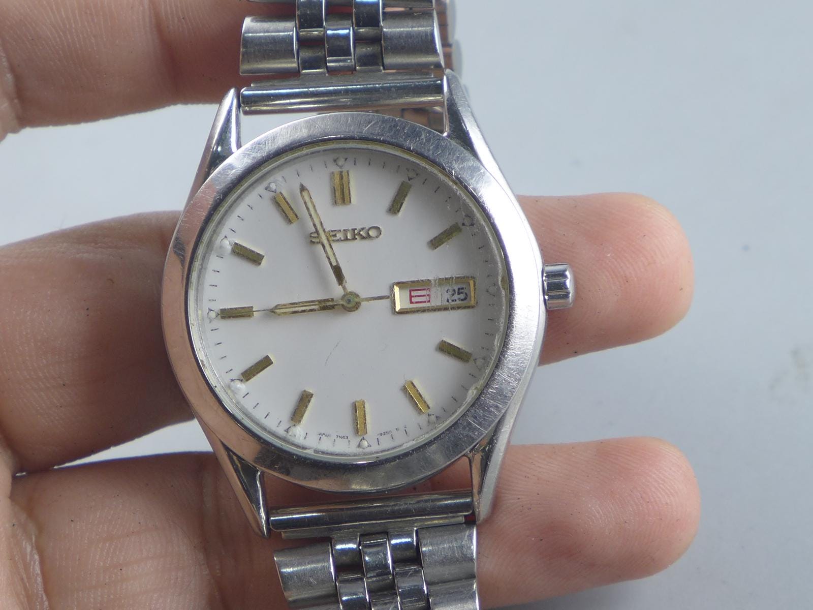 Vintage Seiko 7N43 9080 White Dial Men Quartz Watch Japan JDM